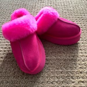 UGG DISQUETTE HIBISCUS PINK PLATFORM SLIPPERS NEW, size 7